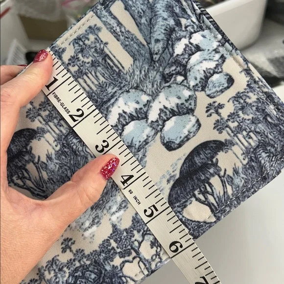 Christian Dior Beauty Around The World Mirrored Vanity Makeup Train Case NEW - Picture 11 of 11